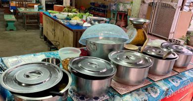 ร้านขนมจีน นางลาด หลาโพธิ์หลอง