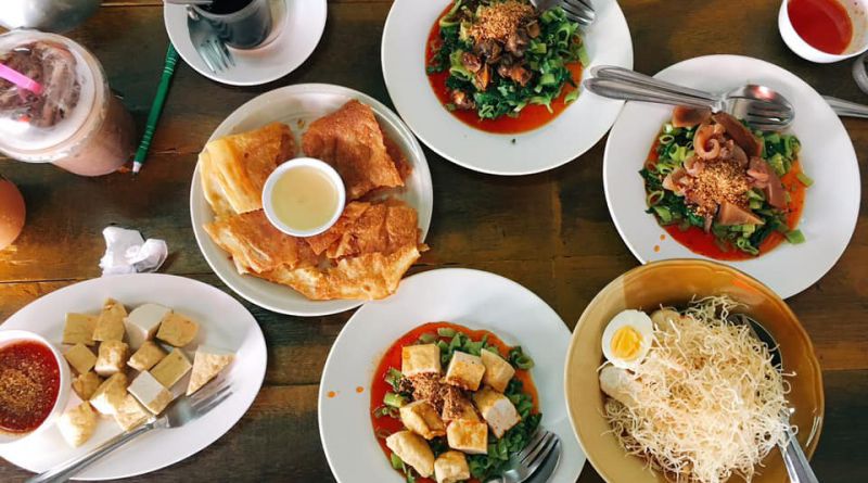 ร้านอาหาร น้าหยะ-น้าหน่ำ