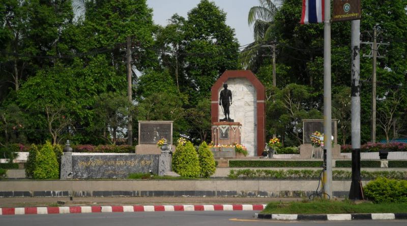 อนุสาวรีย์พระยาทุกขราษฎร์