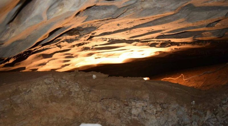 ถ้ำลอดเขาแดง