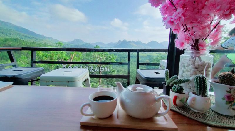 ร้านอาหาร วิวสายหมอก