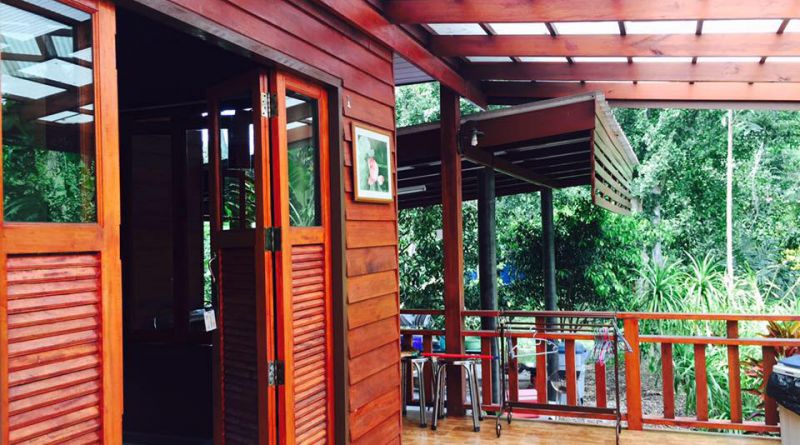 บ้านริมน้ำ โฮมสเตย์